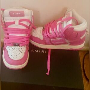AMIRI KIDS
Girls Sneakers slightly worn like new still sz.US 12 /EU sz 29